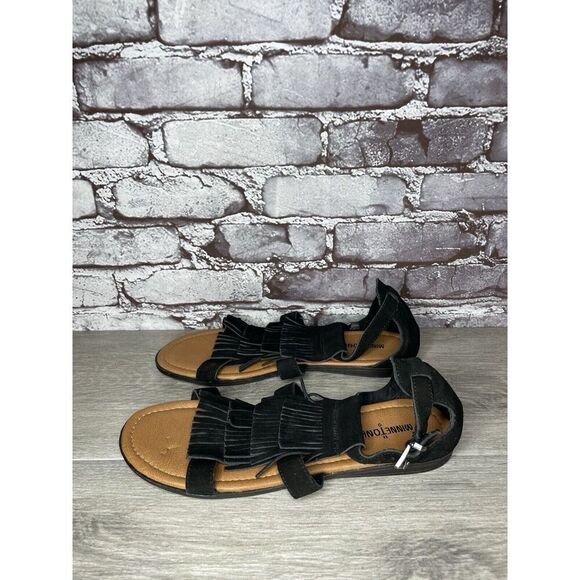 Minnetonka Maui Ankle Strappy Fringe Flats 71302 Black Suede Sandals Women 10M - Picture 1 of 16